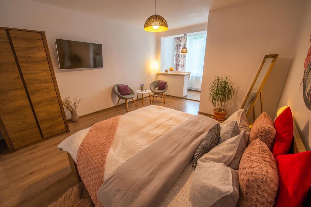 Apartamento Thenest Braşov Exterior foto